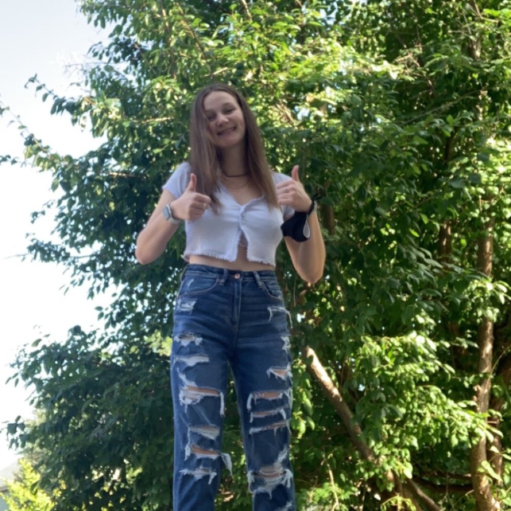 Meet your Posher, Claire